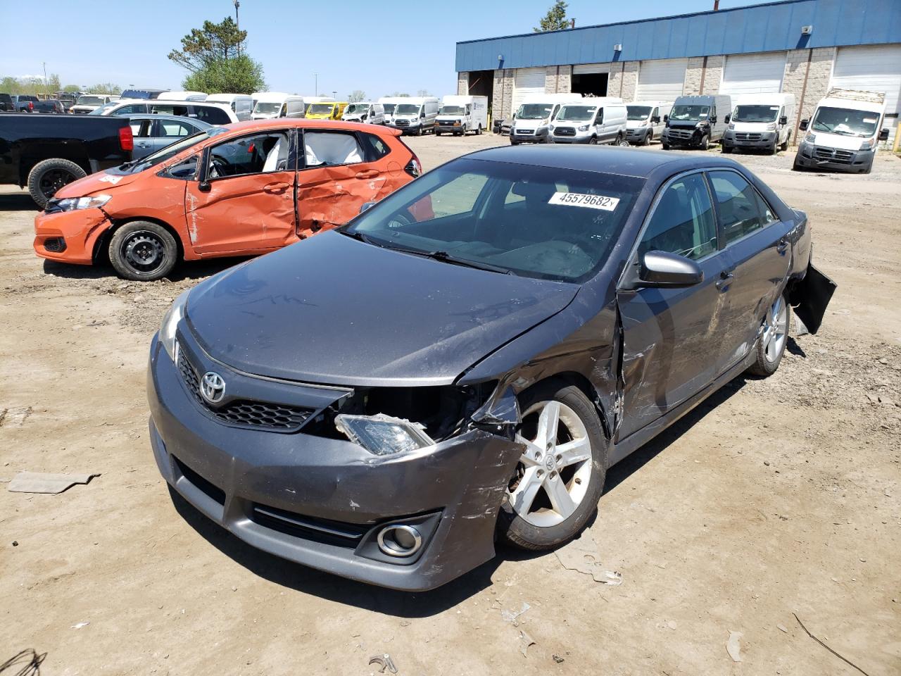 Photo 2 from auction – 2014 TOYOTA CAMRY L with VIN 4T1BF1FKXEU333968