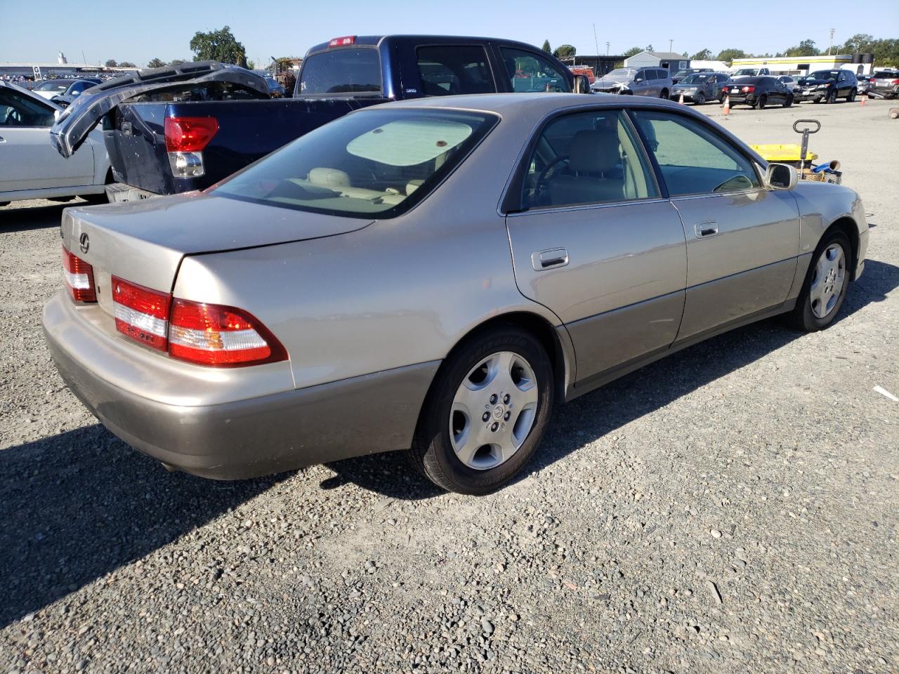 Photo 4 from auction – 2000 LEXUS ES 300 with VIN JT8BF28G6Y5093916