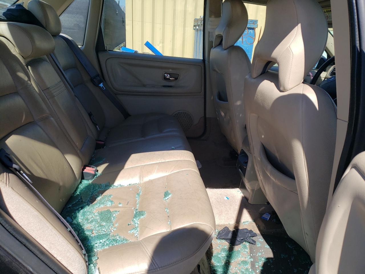 Photo 6 from auction – 1998 VOLVO S70 with VIN YV1LS5575W1497005