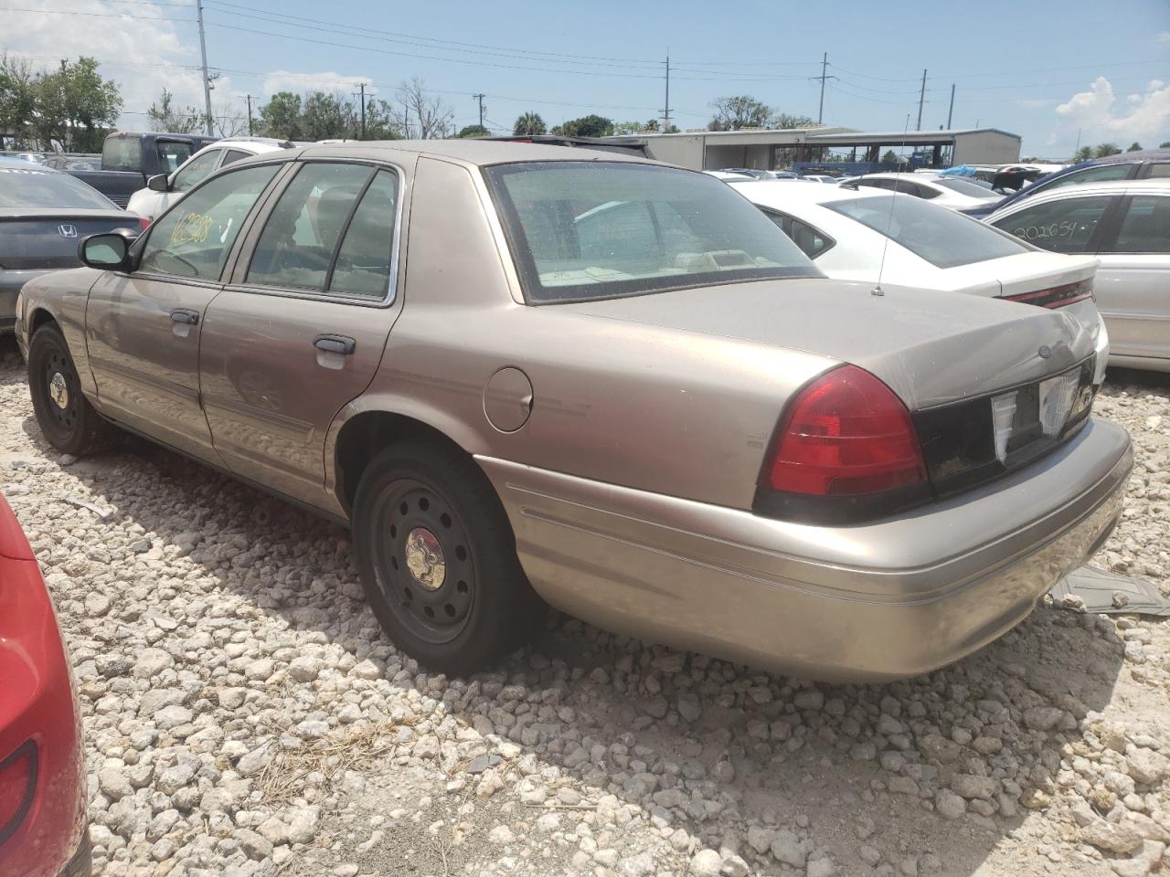 Photo 3 from auction – 2011 FORD CROWN VICT with VIN 2FABP7BV0BX120879