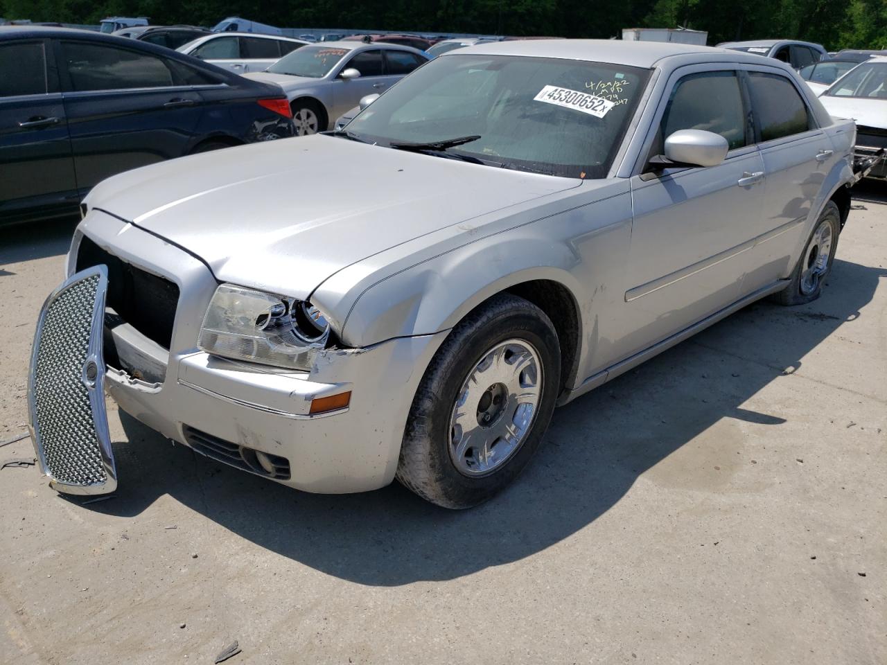 Photo 2 from auction – 2005 CHRYSLER 300 TOURIN with VIN 2C3AA53G55H171504