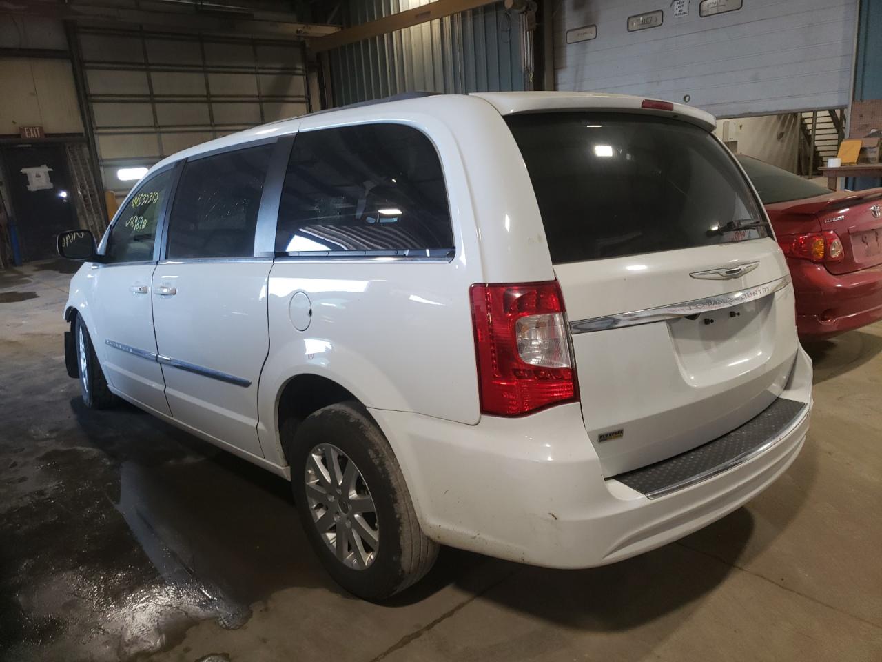Photo 3 from auction – 2015 CHRYSLER TOWN & COU with VIN 2C4RC1BG8FR510075