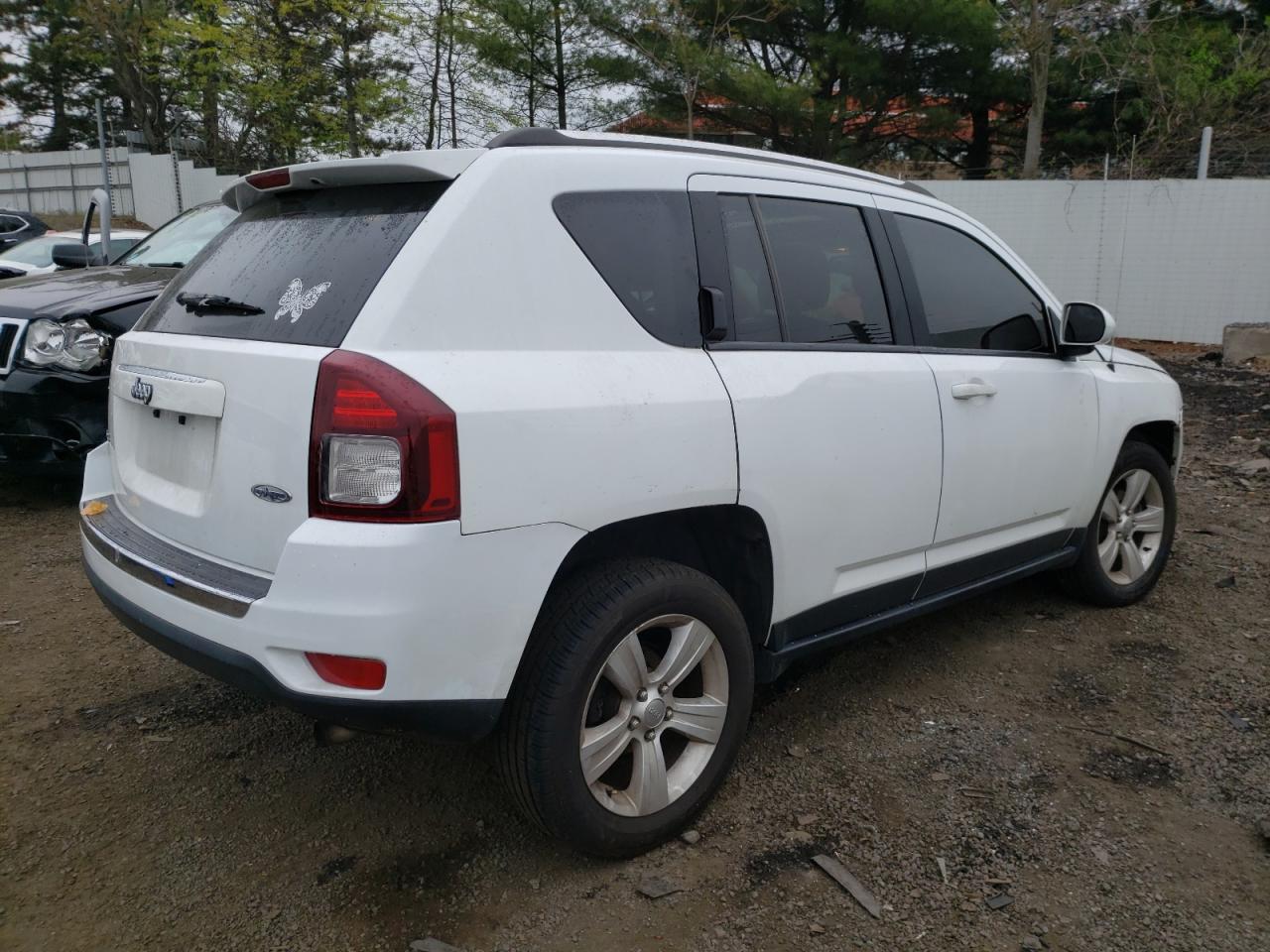 Photo 4 from auction – 2015 JEEP COMPASS LA with VIN 1C4NJDEBXFD324112