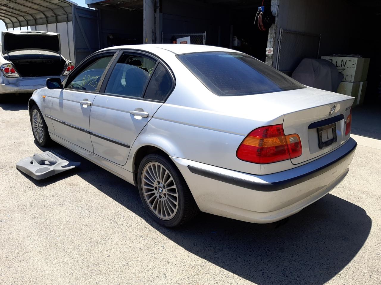 Photo 3 from auction – 2003 BMW 325 XI with VIN WBAEU33483PH90363