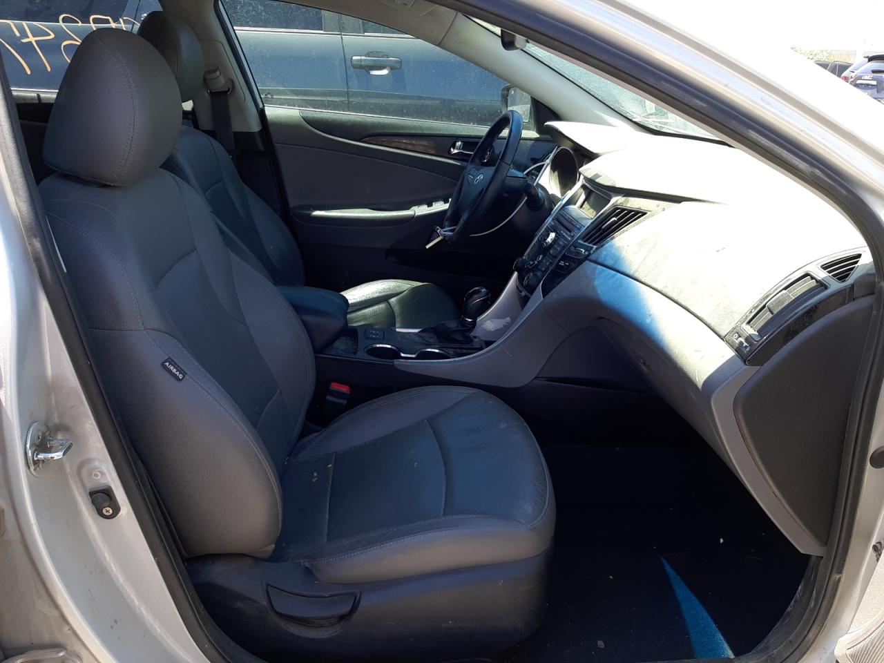 Photo 5 from auction – 2011 HYUNDAI SONATA SE with VIN 5NPEC4AC0BH137927