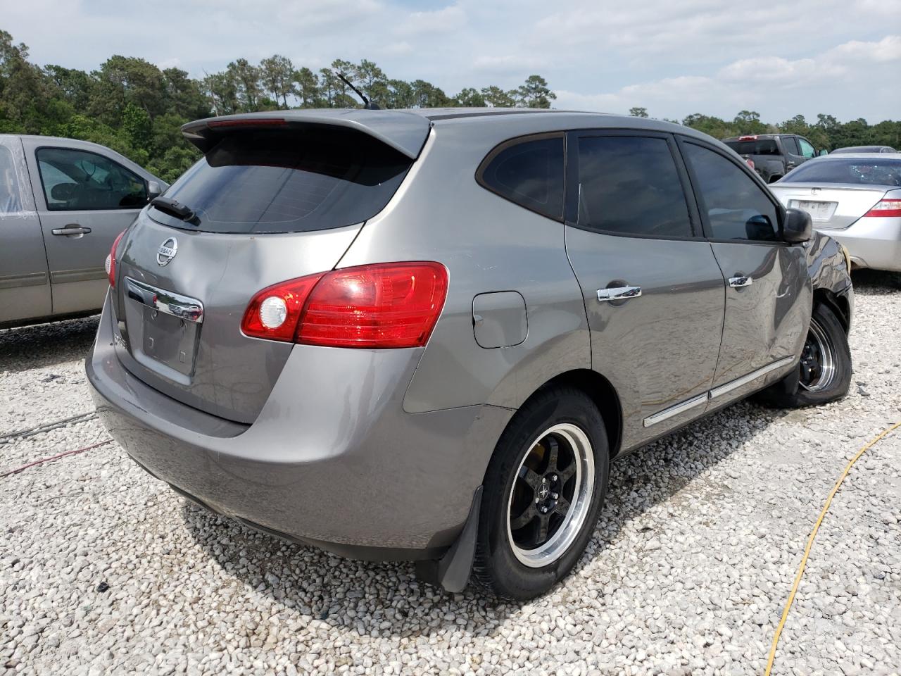 Photo 4 from auction – 2011 NISSAN ROGUE S with VIN JN8AS5MT1BW565118