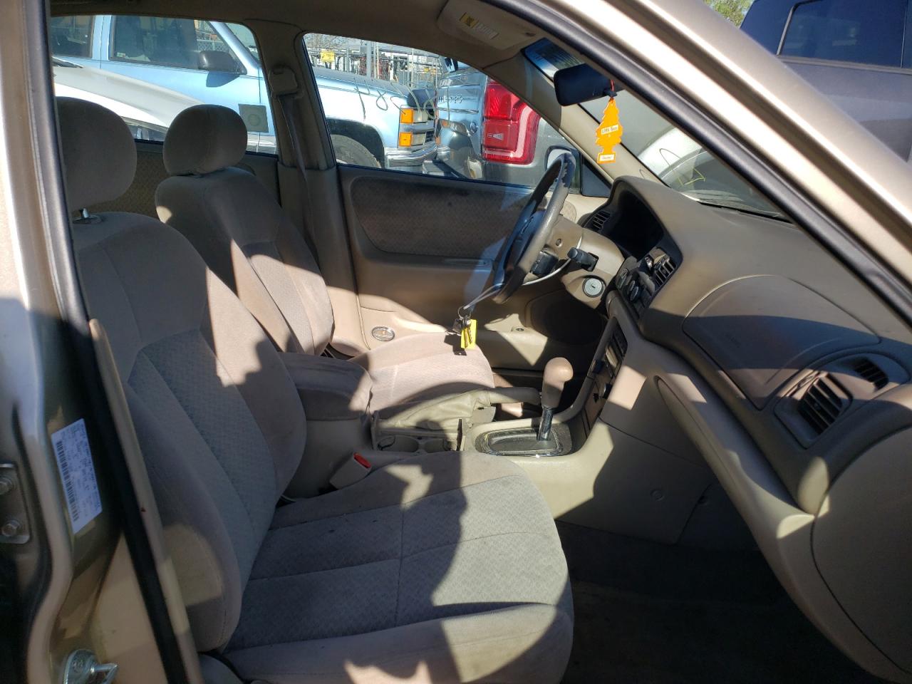 Photo 5 from auction – 2001 MAZDA 626 ES with VIN 1YVGF22C015243970