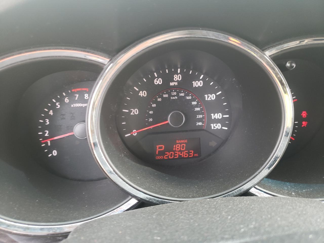 Photo 8 from auction – 2011 KIA SORENTO BA with VIN 5XYKTDA24BG093111