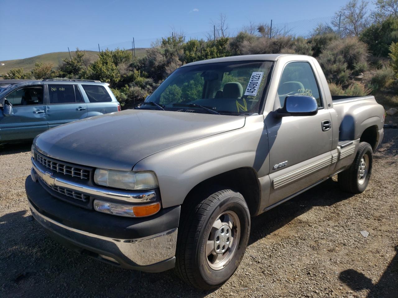 Photo 2 from auction – 2000 CHEVROLET SILVERADO with VIN 1GCEK14T0YZ122651