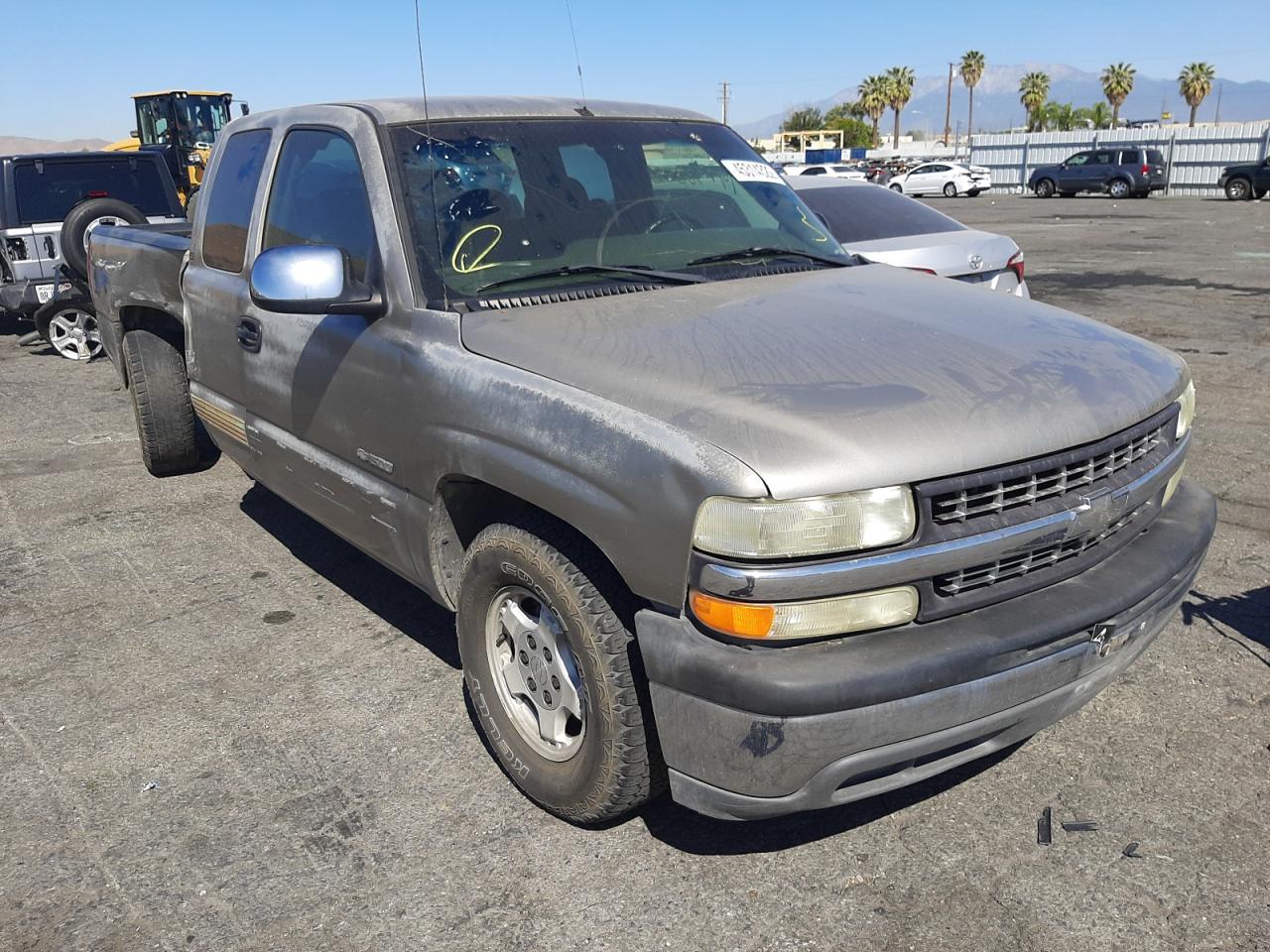 CHEVROLET SILVERADO 2002 with VIN 2GCEC19V121429415 - Photo from auction