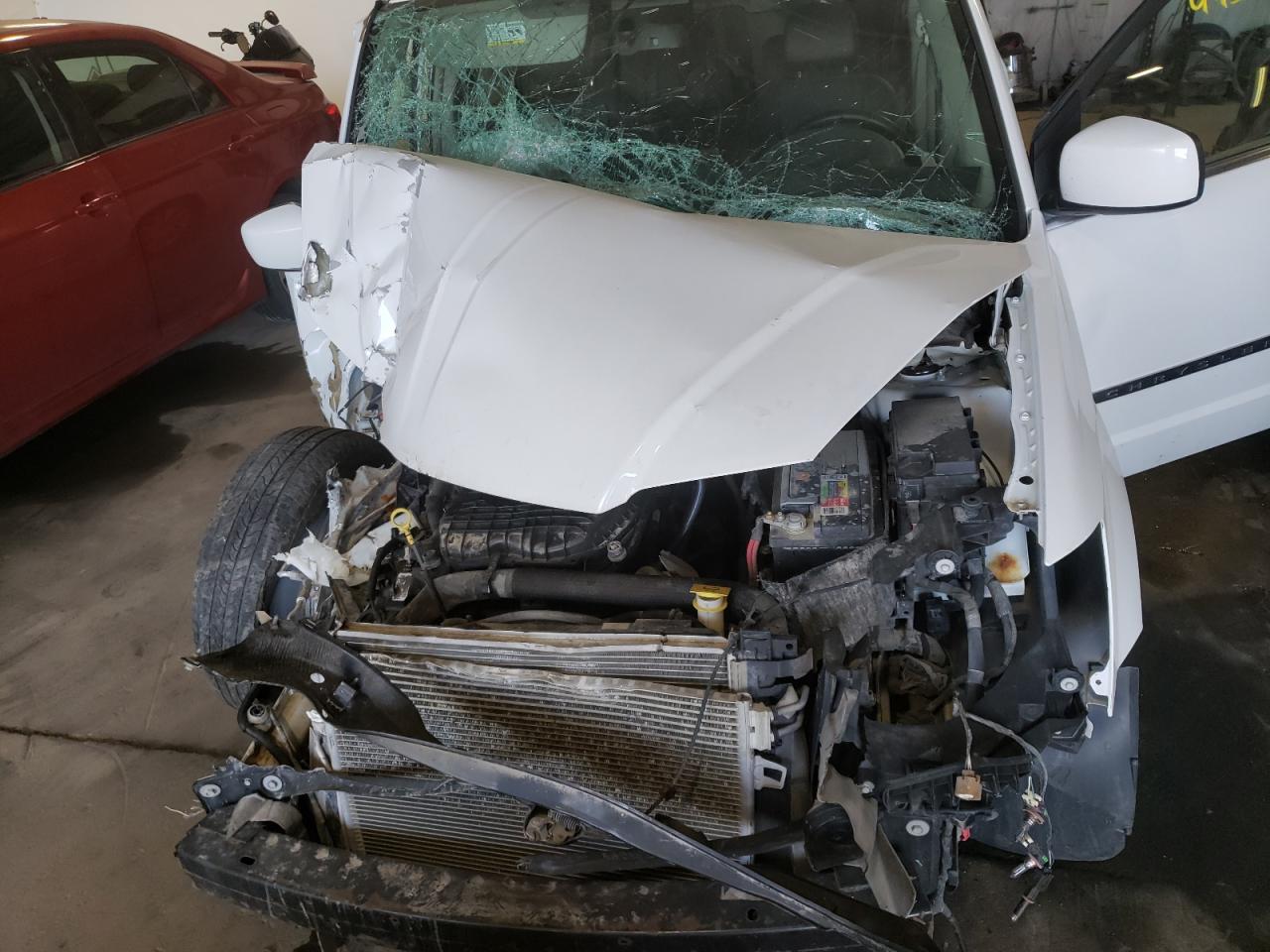 Photo 7 from auction – 2015 CHRYSLER TOWN & COU with VIN 2C4RC1BG8FR510075