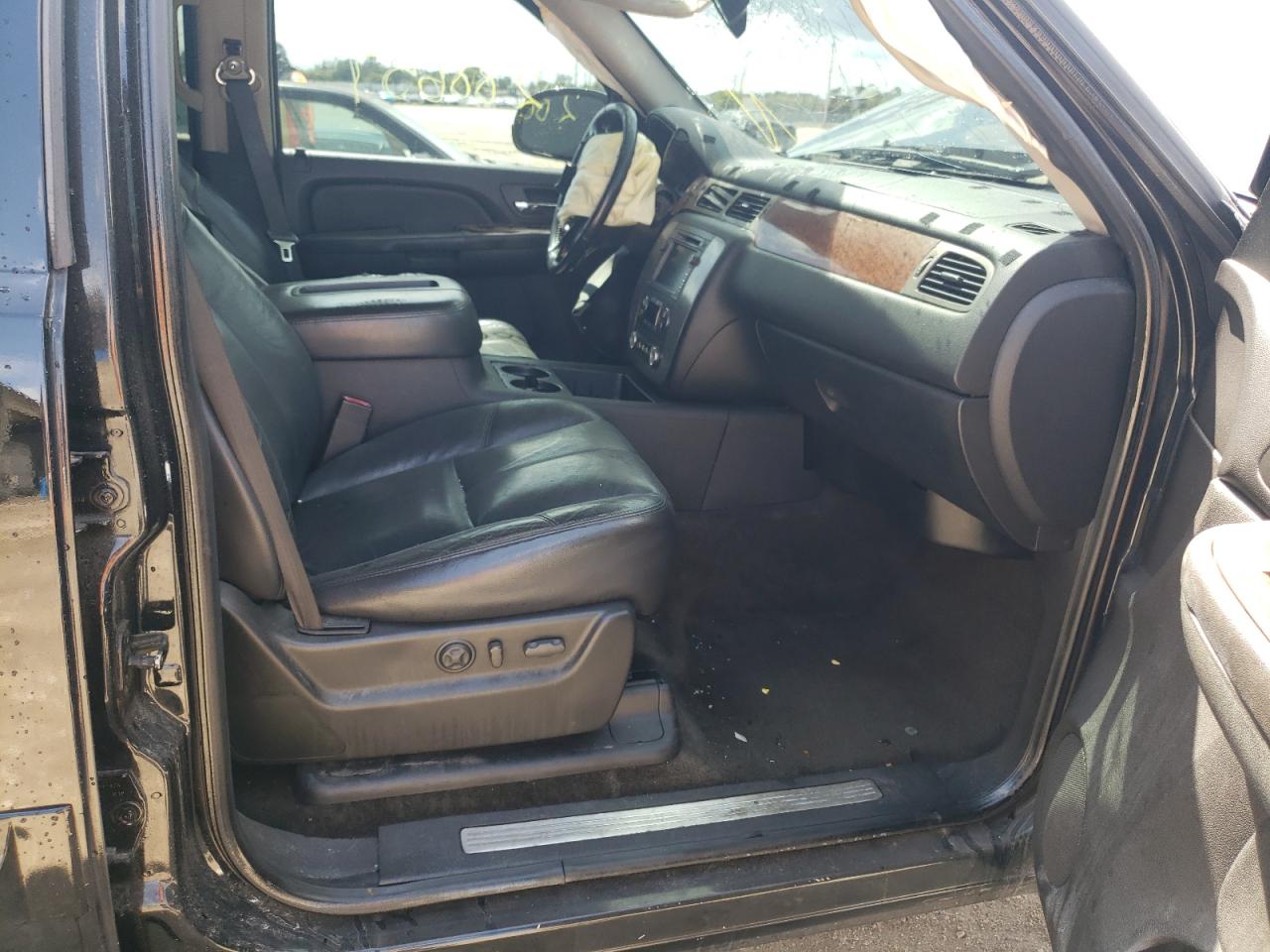 Photo 5 from auction – 2008 GMC YUKON with VIN 1GKFC13088R114701
