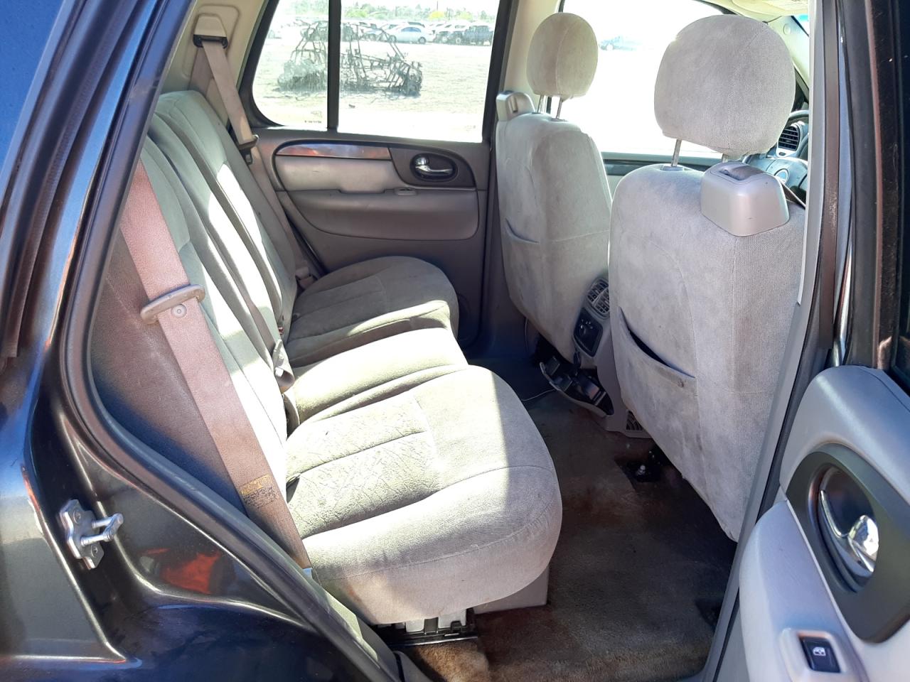 Photo 6 from auction – 2005 GMC ENVOY with VIN 1GKDT13S852114520