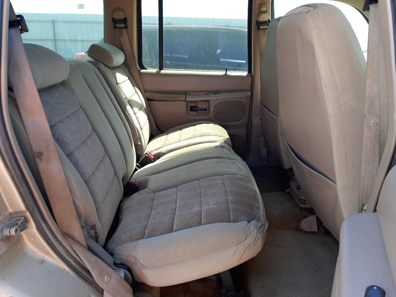Photo 6 from auction – 2000 FORD EXPLORER X with VIN 1FMZU63XXYUA43882