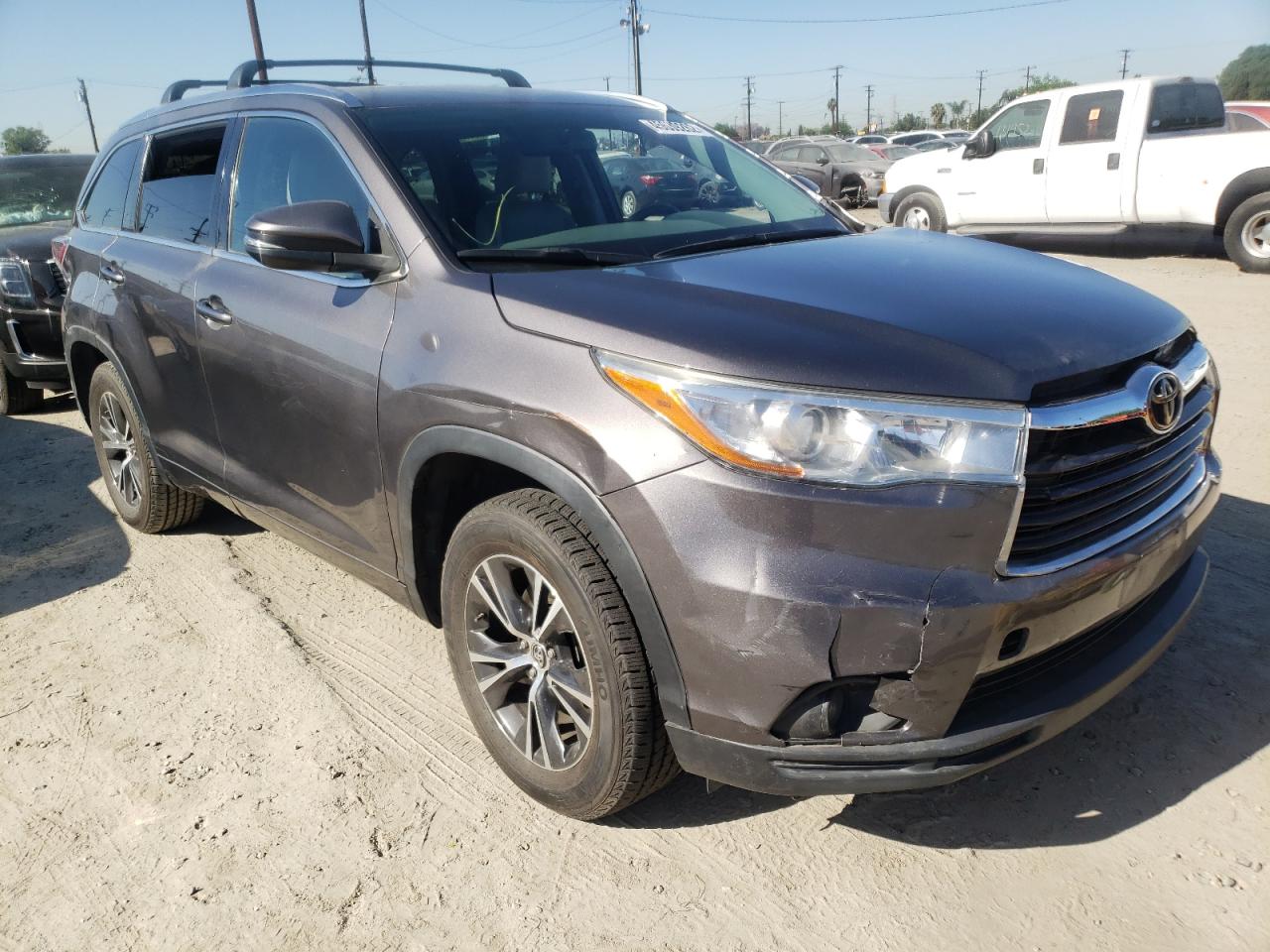 TOYOTA HIGHLANDER 2016 with VIN 5TDKKRFH6GS135494 - Photo from auction