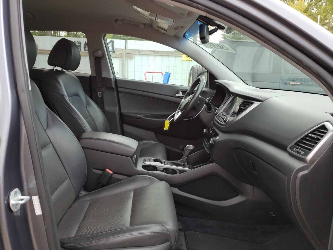 Photo 5 from auction – 2016 HYUNDAI TUCSON LIM with VIN KM8J3CA27GU062958