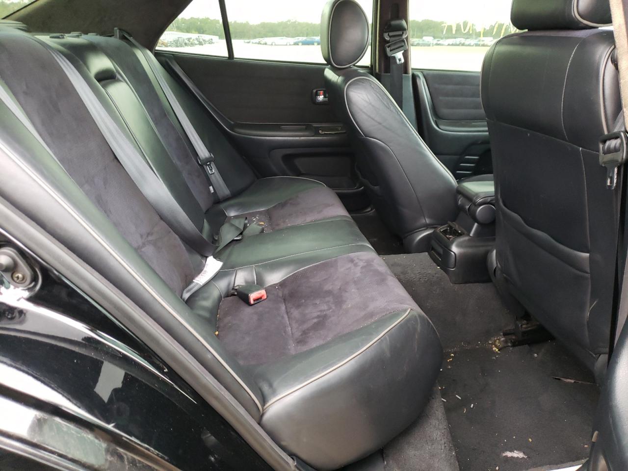 Photo 6 from auction – 2002 LEXUS IS 300 with VIN JTHBD192120043738