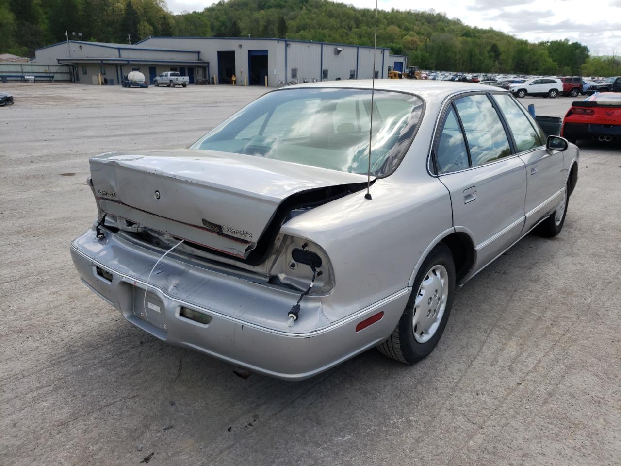 Photo 4 from auction – 1998 OLDSMOBILE 88 BASE with VIN 1G3HN52K2W4803572