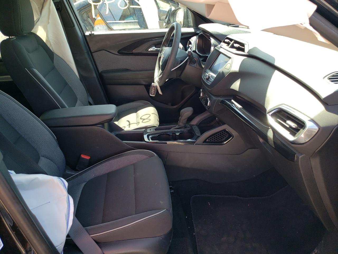 Photo 5 from auction – 2021 CHEVROLET TRAILBLAZE with VIN KL79MPS20MB155402