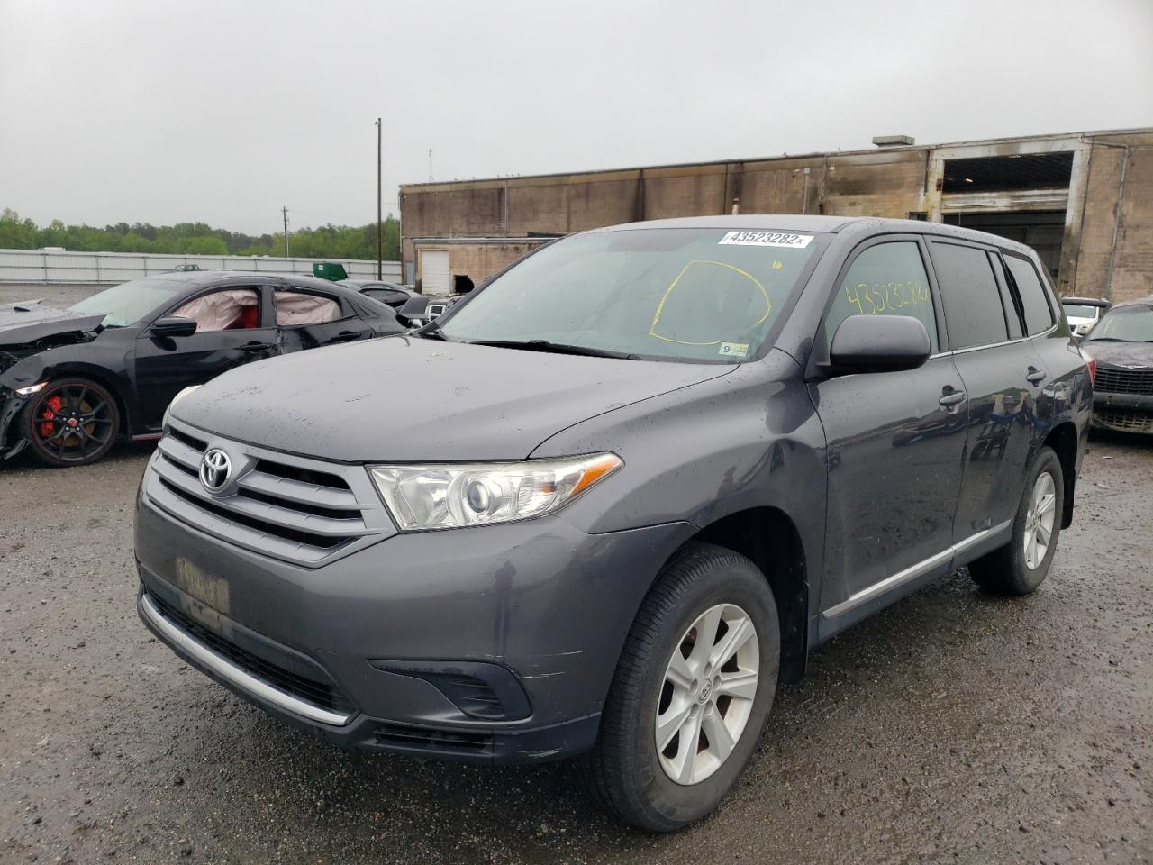 Photo 2 from auction – 2013 TOYOTA HIGHLANDER with VIN 5TDZA3EH2DS040135