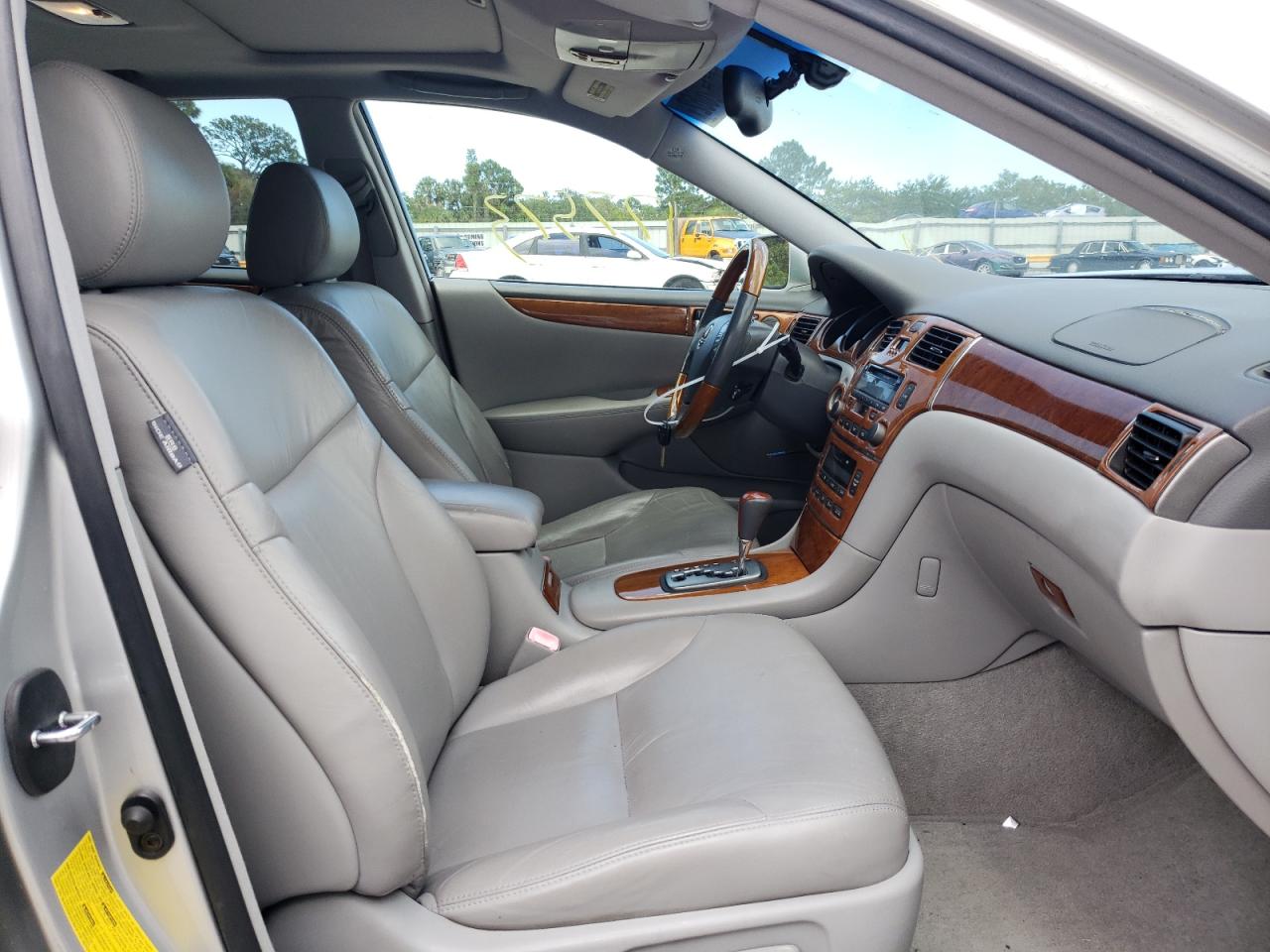 Photo 5 from auction – 2005 LEXUS ES 330 with VIN JTHBA30GX55092473