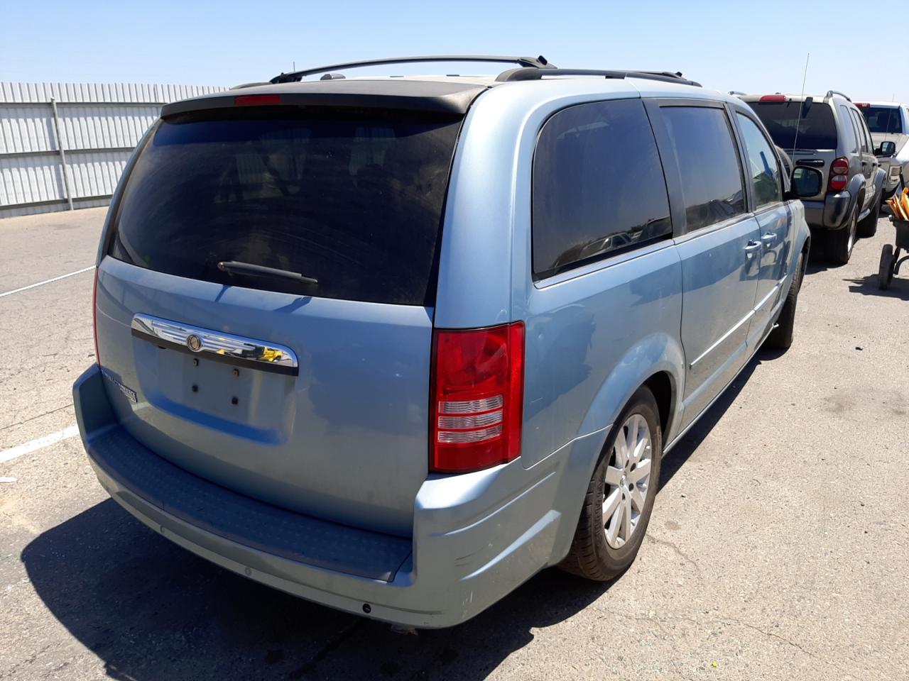 Photo 4 from auction – 2008 CHRYSLER TOWN & COU with VIN 2A8HR54P58R647128