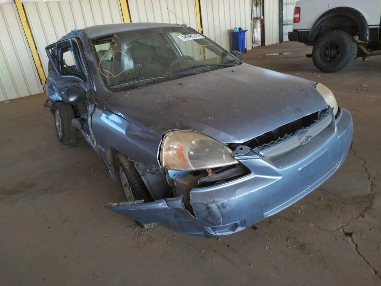 KIA RIO CINCO 2004 con VIN KNADC165346184660 - Foto de la subasta