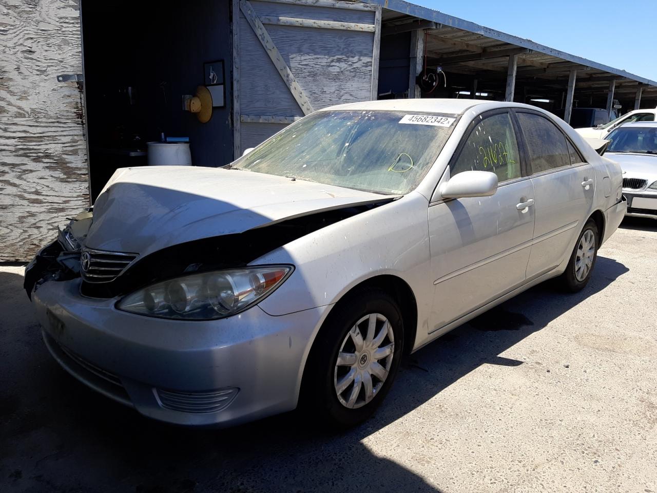 Photo 2 from auction – 2005 TOYOTA CAMRY LE with VIN 4T1BE30K75U407967