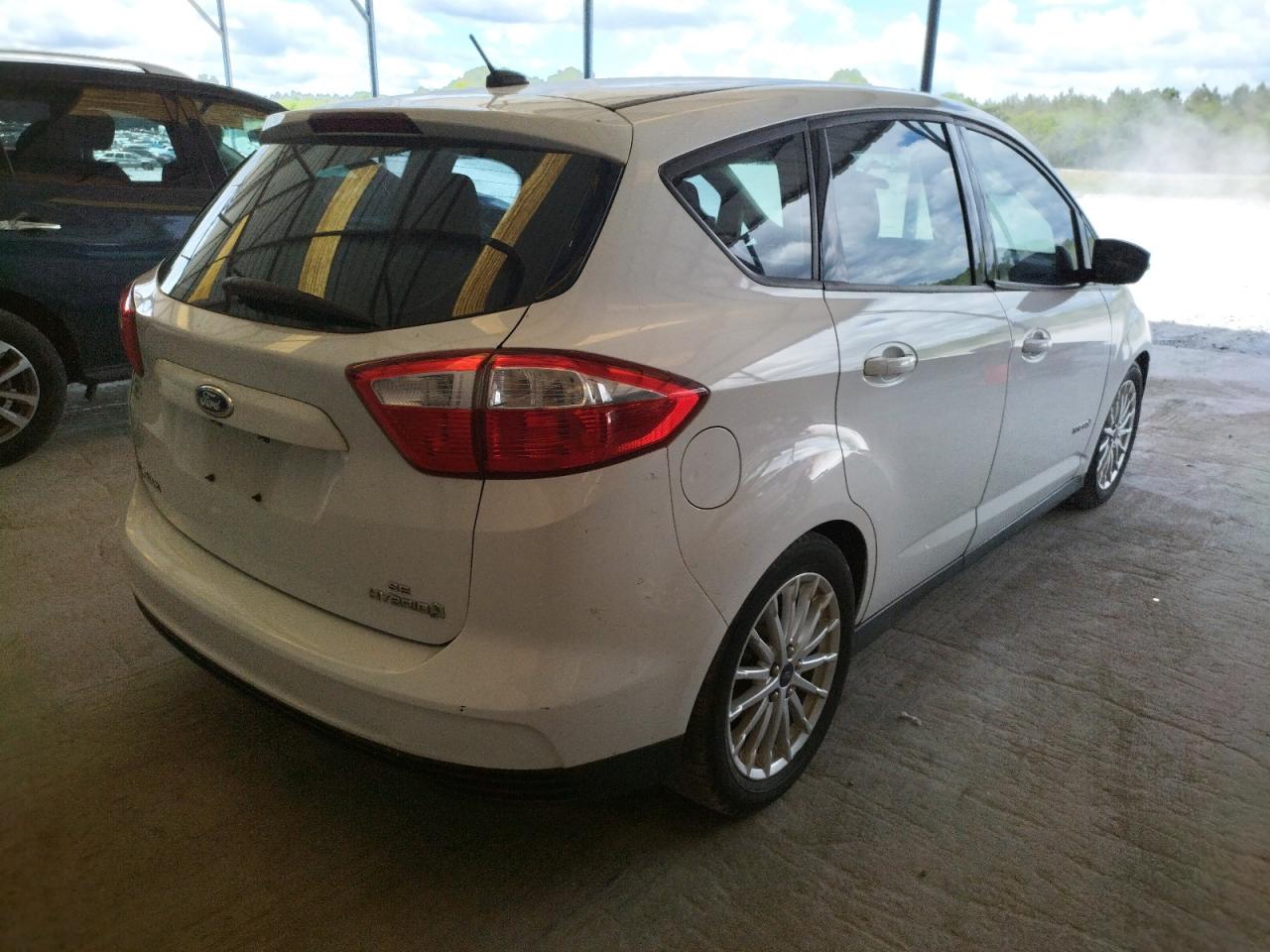 Photo 4 from auction – 2015 FORD C-MAX SE with VIN 1FADP5AU5FL124192