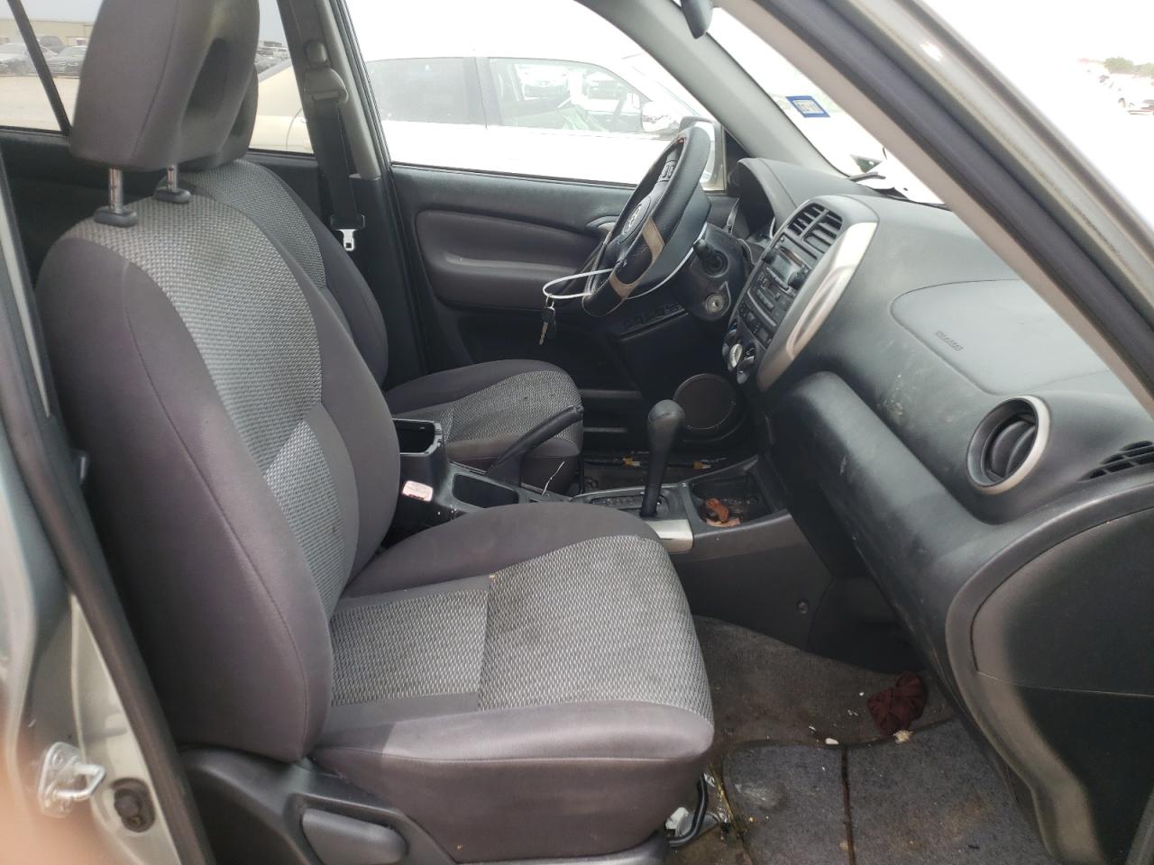 Photo 5 from auction – 2005 TOYOTA RAV4 with VIN JTEGD20V950084252