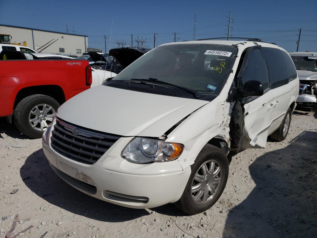 Photo 2 from auction – 2007 CHRYSLER TOWN & COU with VIN 2A8GP54L37R310678