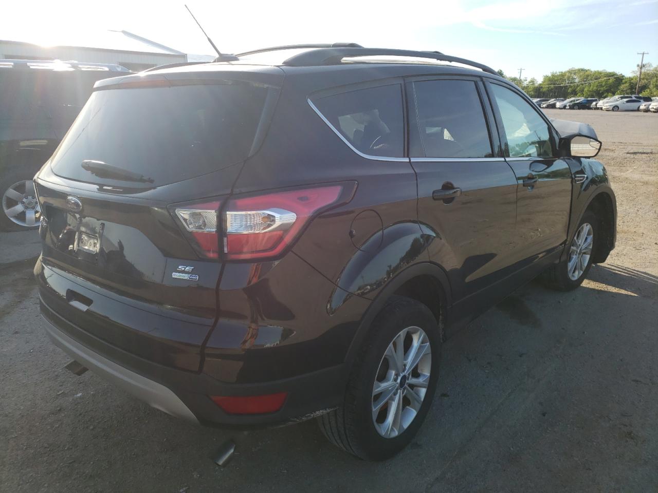Photo 4 from auction – 2017 FORD ESCAPE SE with VIN 1FMCU9GDXHUD46376