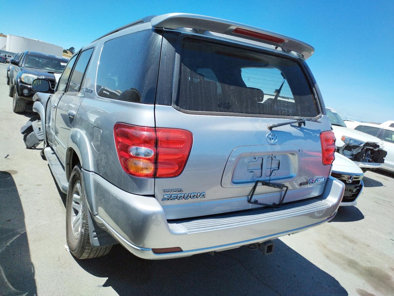 Photo 3 from auction – 2001 TOYOTA SEQUOIA LI with VIN 5TDBT48A61S039372