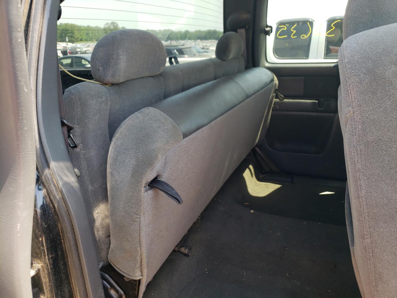 Photo 6 from auction – 2004 CHEVROLET SILVERADO with VIN 1GCEK19T24E299597
