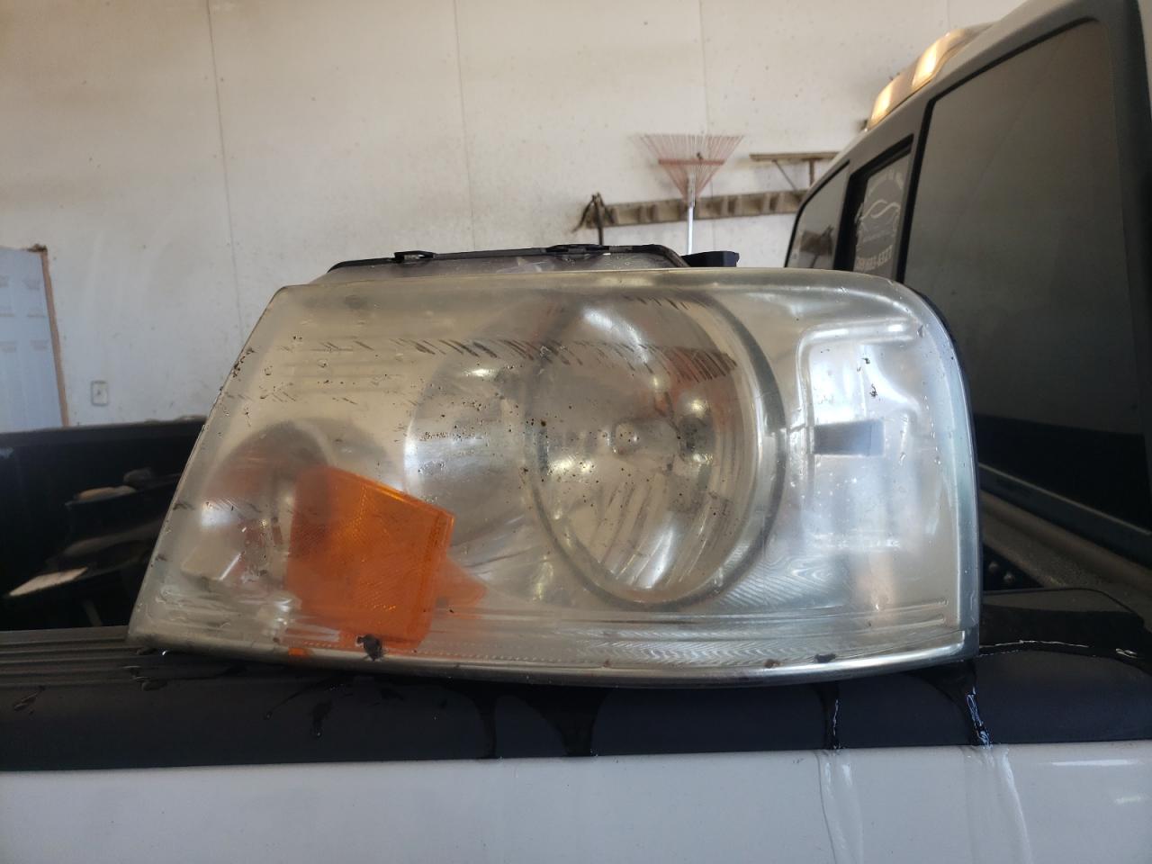 Photo 9 from auction – 2004 FORD F150 with VIN 1FTRX14W64NA93560