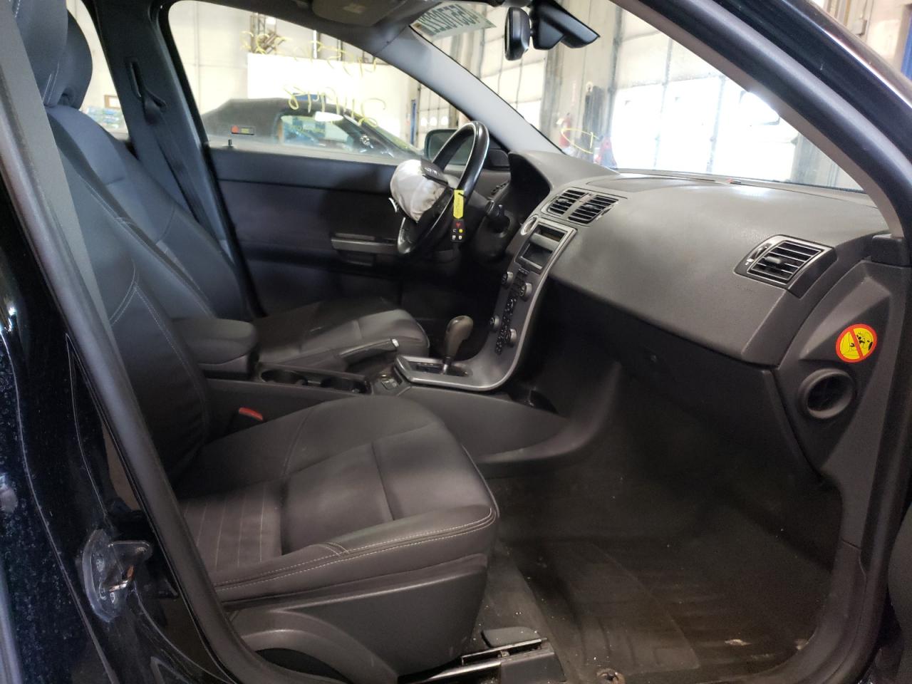 Photo 5 from auction – 2005 VOLVO S40 2.4I with VIN YV1MS382852072492