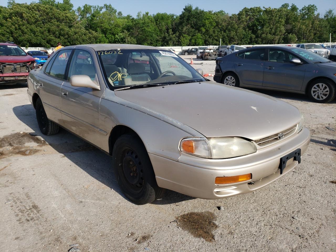 TOYOTA CAMRY LE 1996 with VIN 4T1BF12KXTU126032 - Photo from auction