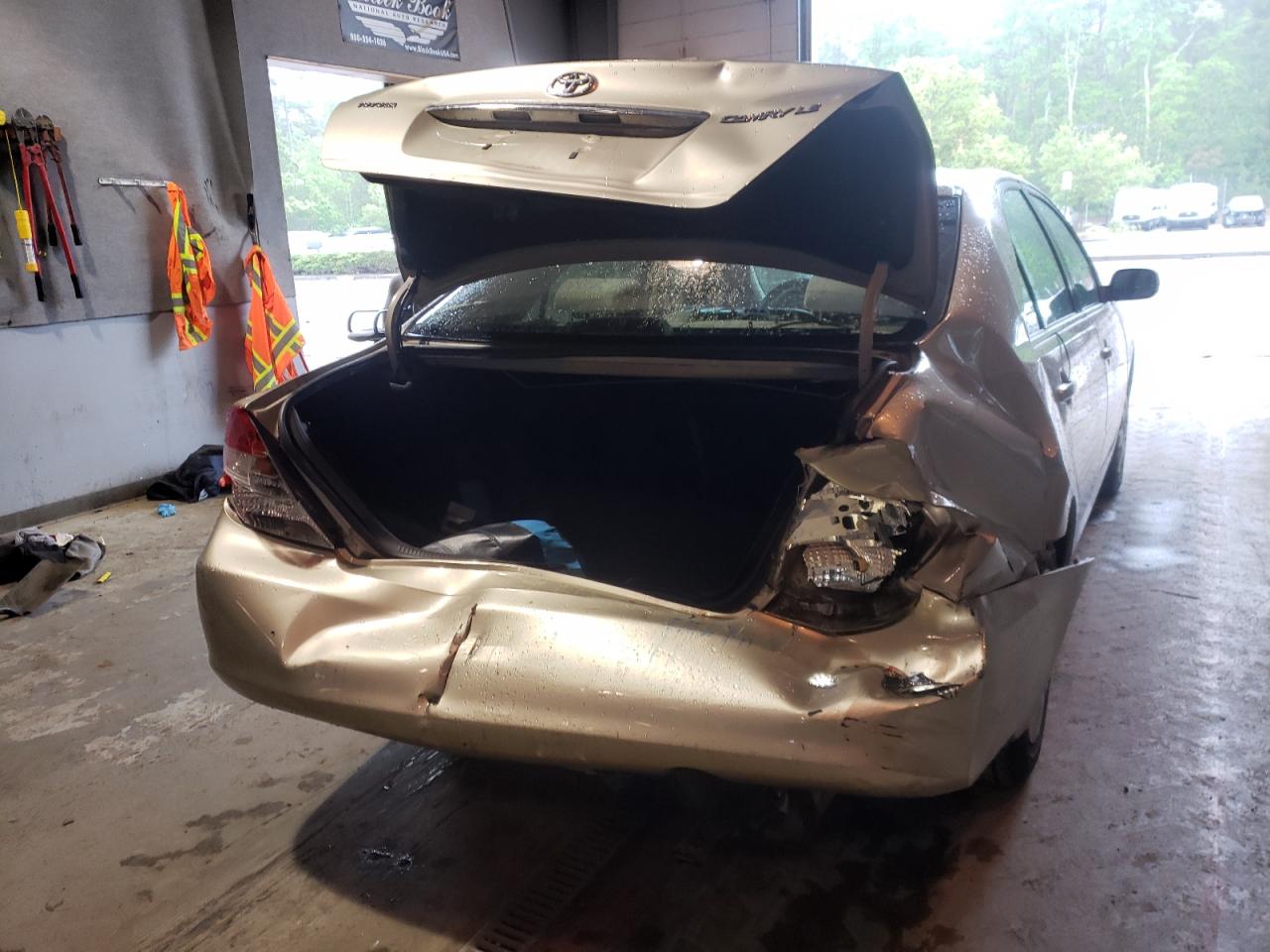 Photo 9 from auction – 2004 TOYOTA CAMRY with VIN 4T1BE32K84U932435