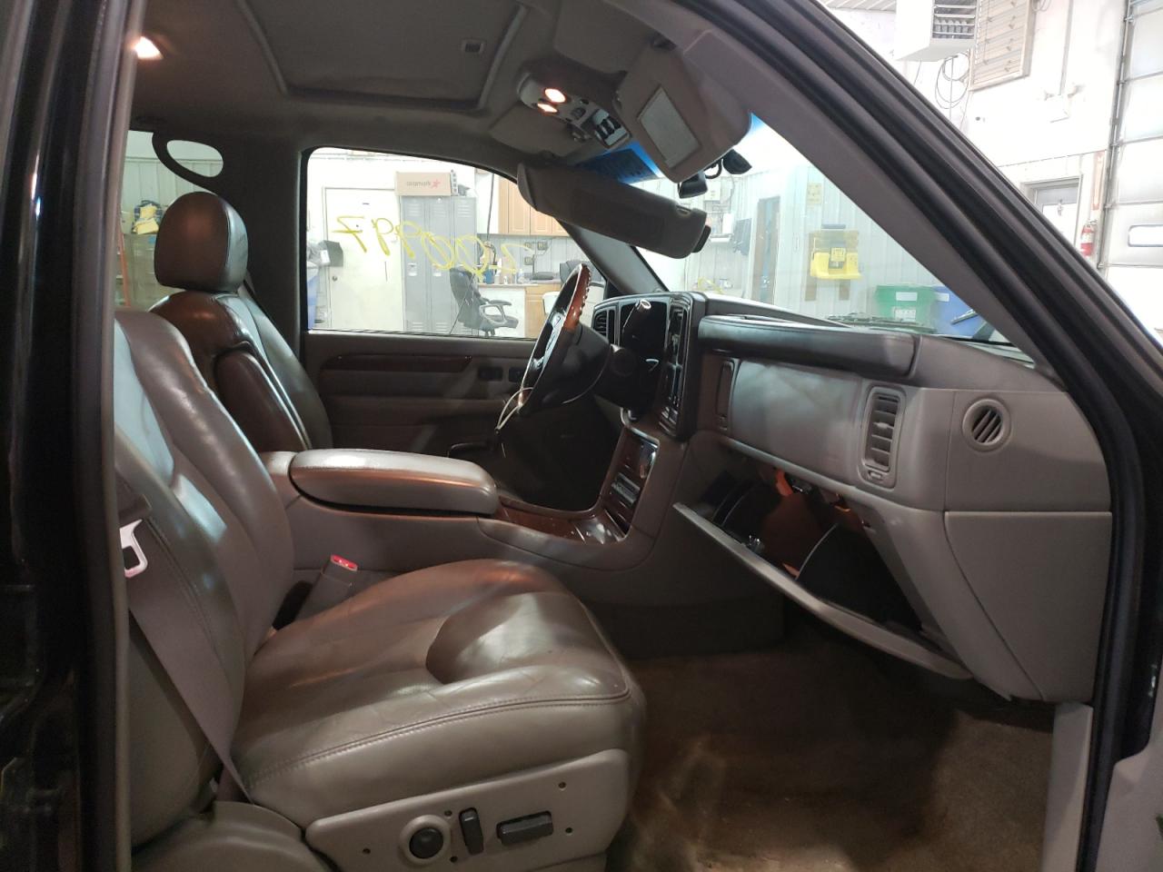Photo 5 from auction – 2003 CADILLAC ESCALADE L with VIN 1GYEK63N13R248973