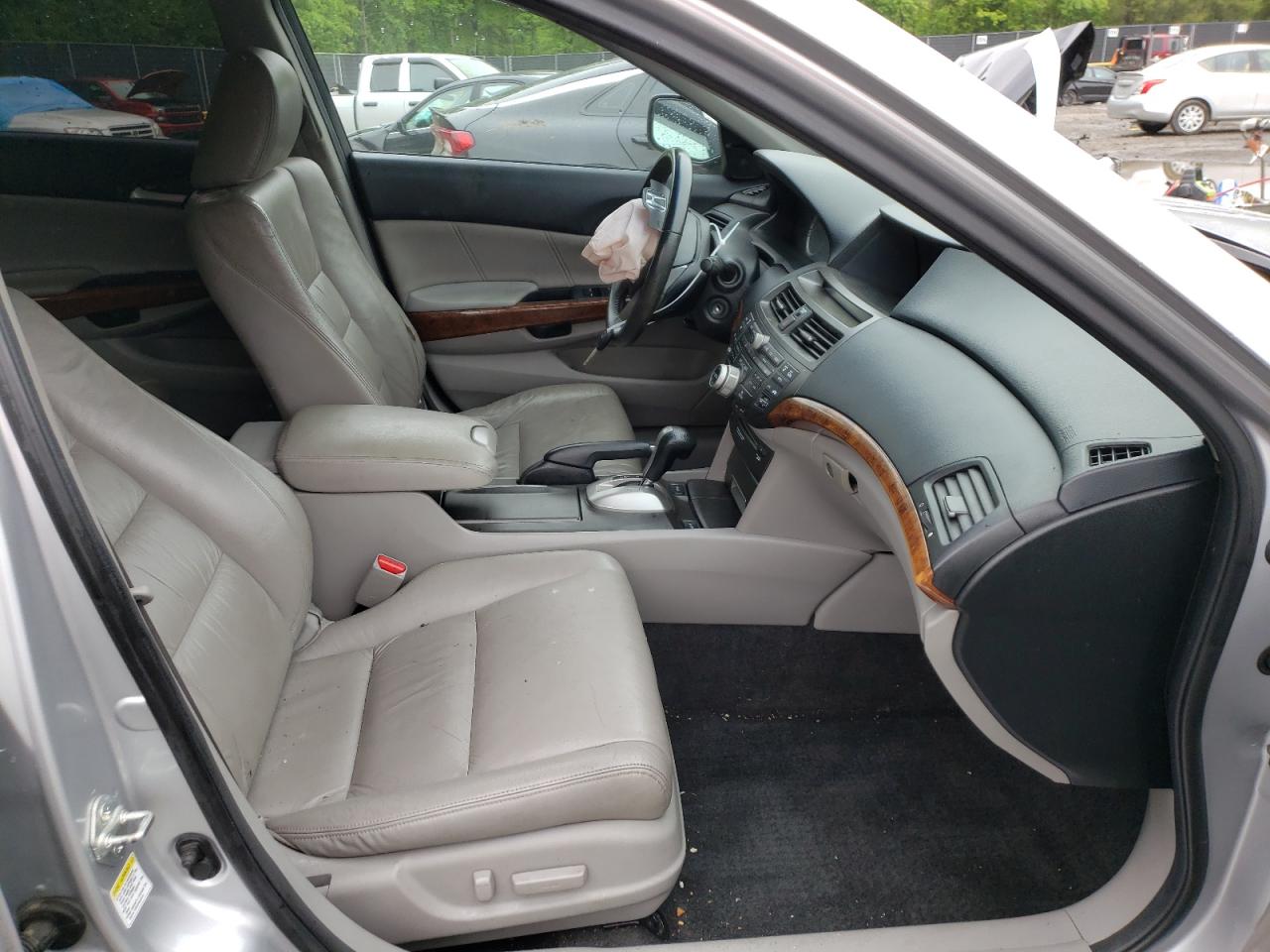 Photo 15 from auction – 2011 HONDA ACCORD EXL with VIN 1HGCP3F84BA023948