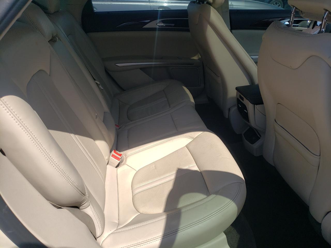 Photo 6 from auction – 2016 LINCOLN MKZ with VIN 3LN6L2G98GR627942