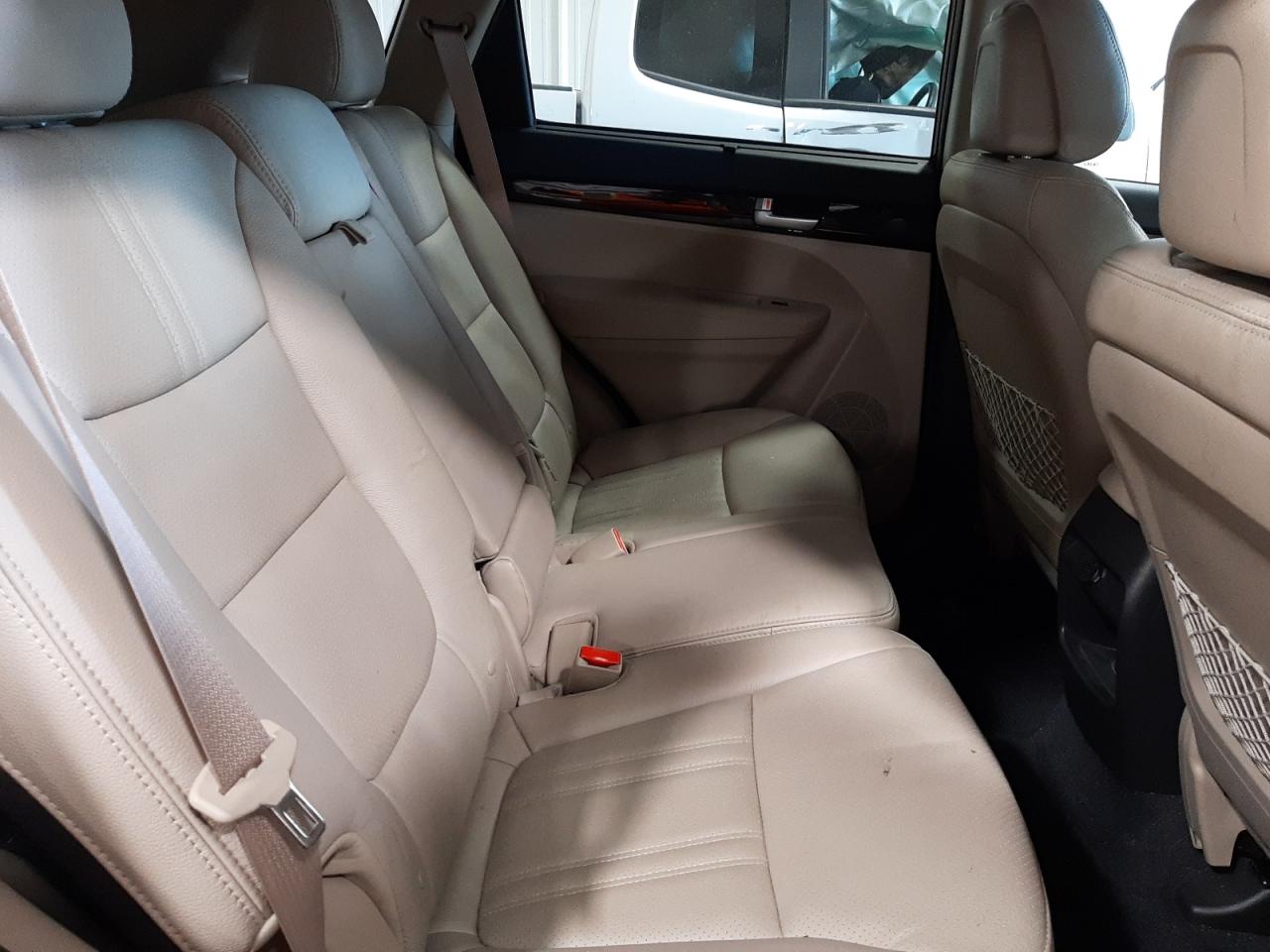 Photo 6 from auction – 2015 KIA SORENTO LX with VIN 5XYKTCA65FG638798