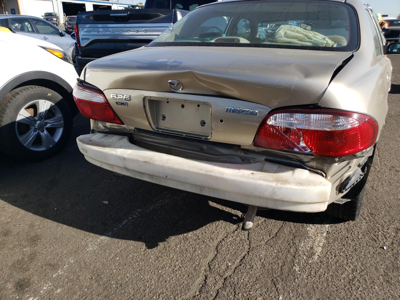 Photo 9 from auction – 2001 MAZDA 626 ES with VIN 1YVGF22C015243970
