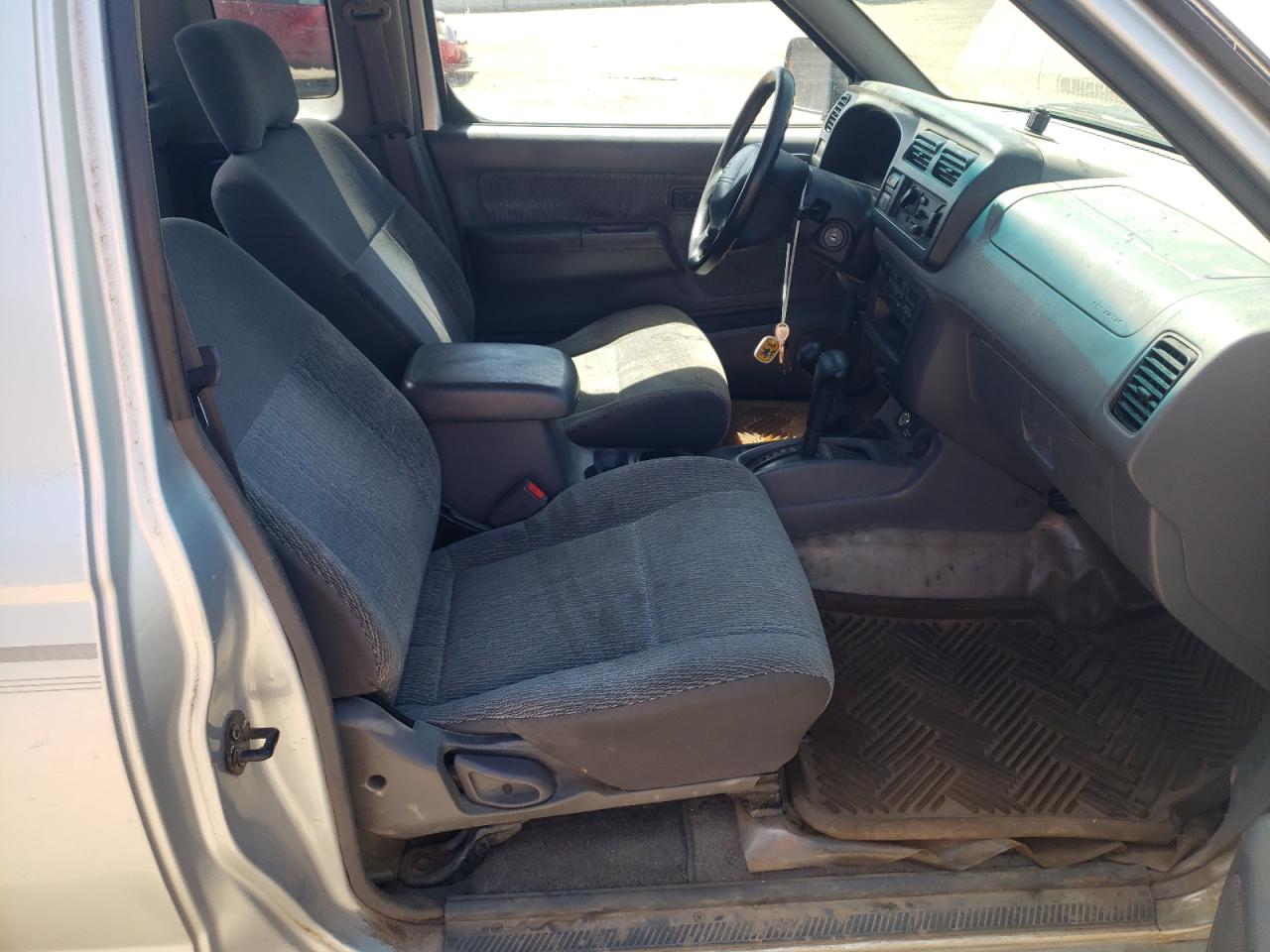 Photo 5 from auction – 2000 NISSAN FRONTIER K with VIN 1N6ED26Y3YC324246