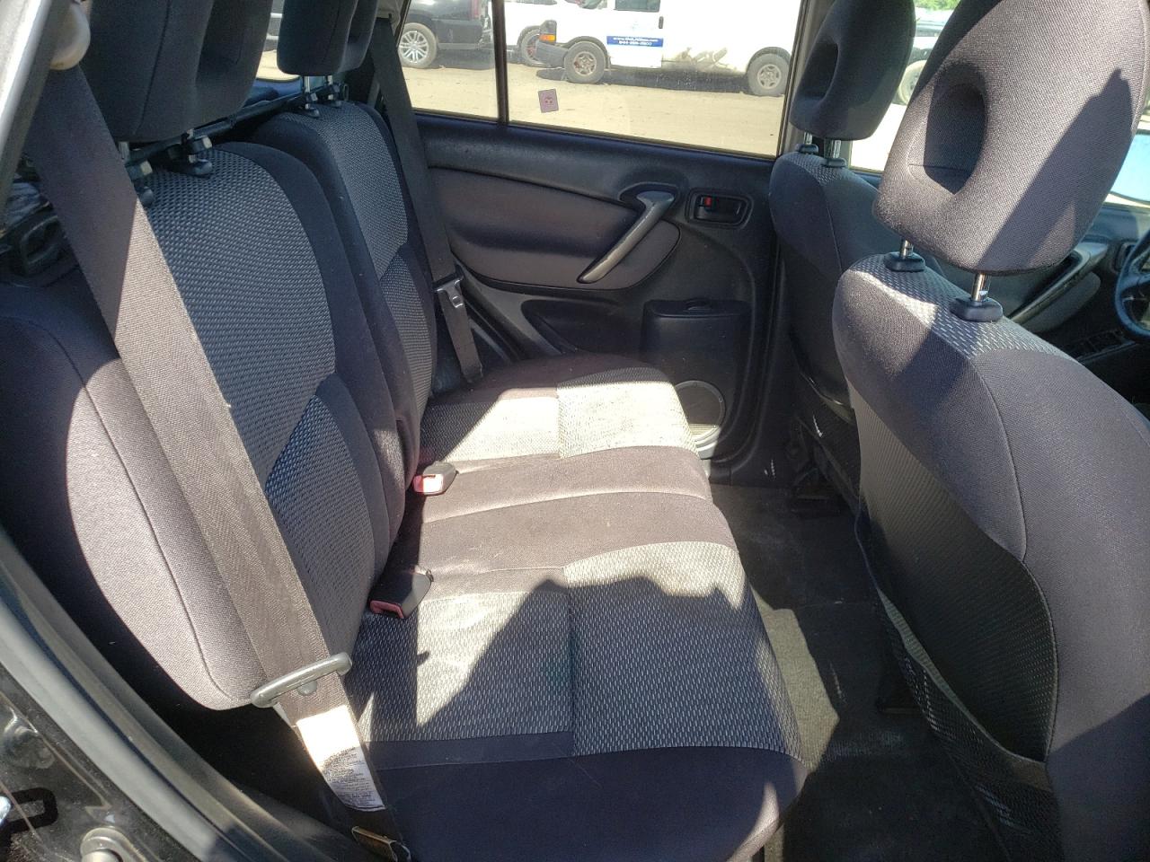 Photo 6 from auction – 2005 TOYOTA RAV4 with VIN JTEGD20V950088298