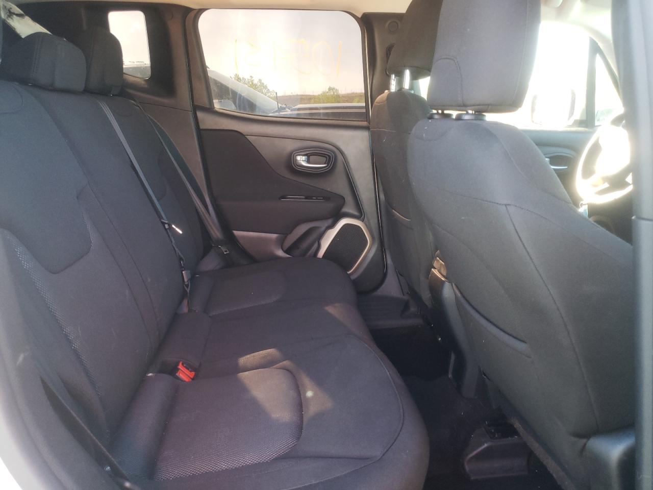 Photo 6 from auction – 2016 JEEP RENEGADE L with VIN ZACCJBBT2GPC64788