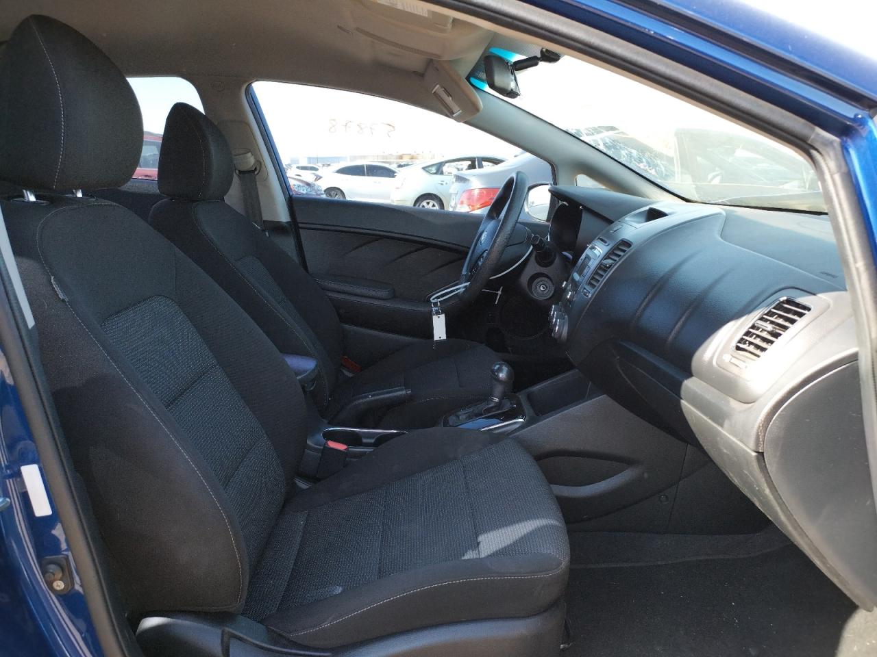 Photo 5 from auction – 2018 KIA FORTE LX with VIN 3KPFK4A79JE213898
