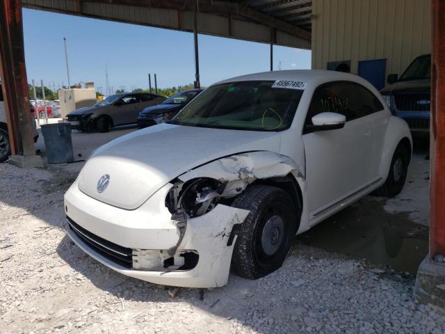 Photo 2 from auction – 2013 VOLKSWAGEN BEETLE with VIN 3VWJX7AT3DM679750