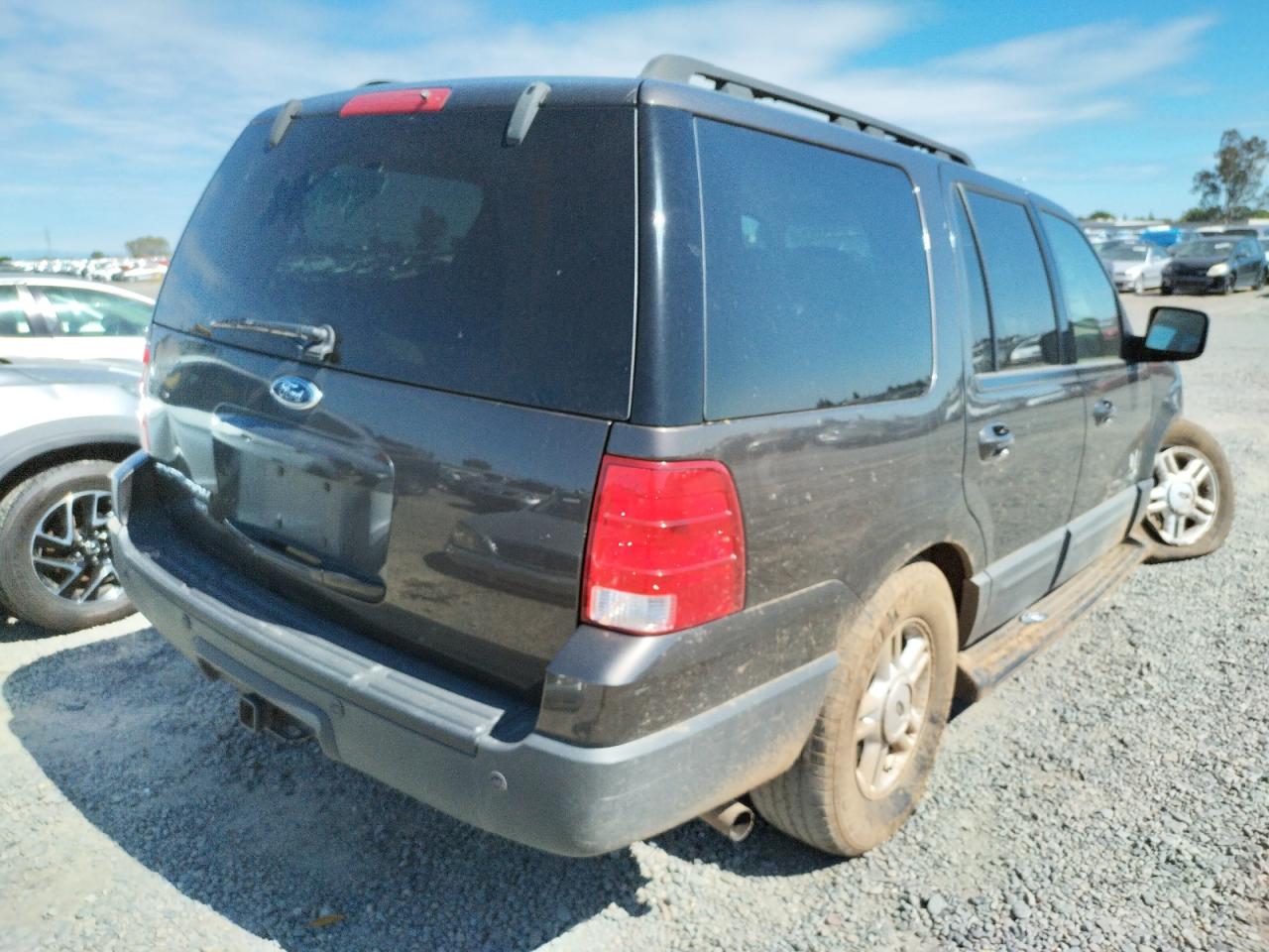 Photo 4 from auction – 2005 FORD EXPEDITION with VIN 1FMFU16505LA10441