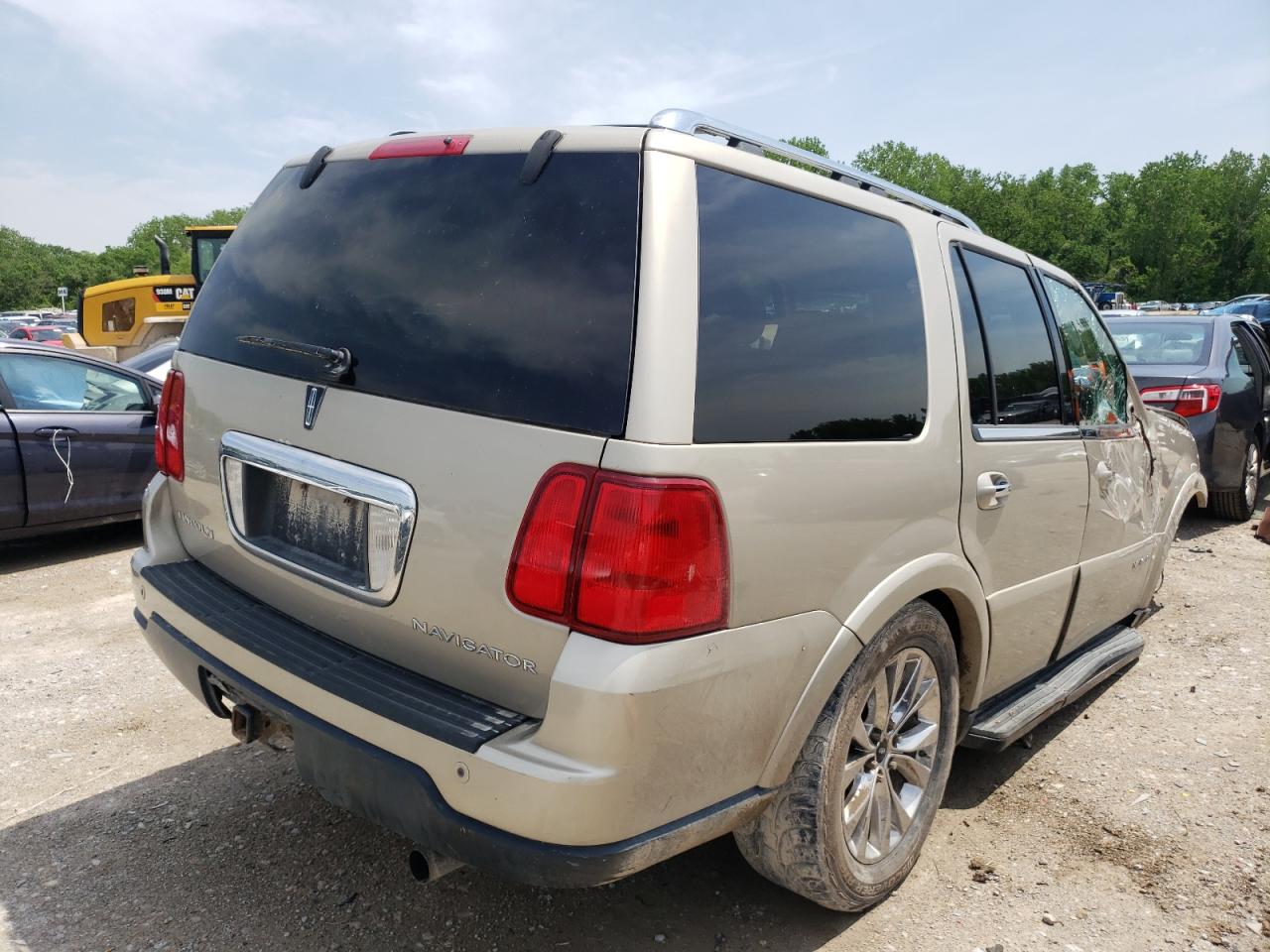 Photo 4 from auction – 2005 LINCOLN NAVIGATOR with VIN 5LMFU28565LJ22340
